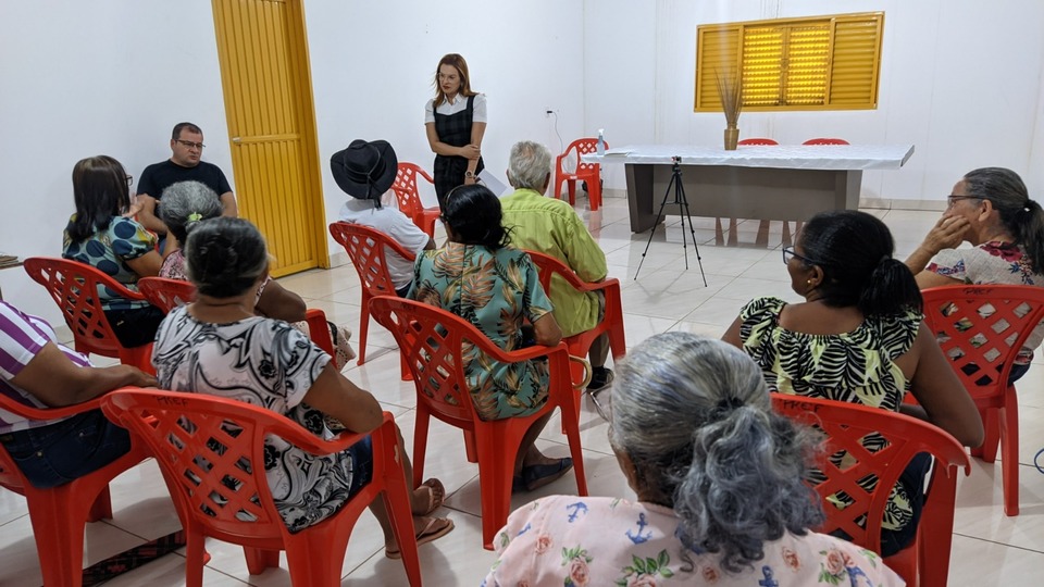 Reunião de pesquisadores com integrantes de comunidades, artesãos e lideranças locais (Foto: Divulgaçao)